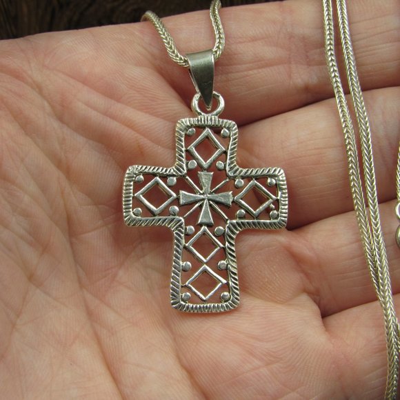 22" Sterling Silver Unique Shapes Inside Cross Necklace Vintage - Picture 2 of 6